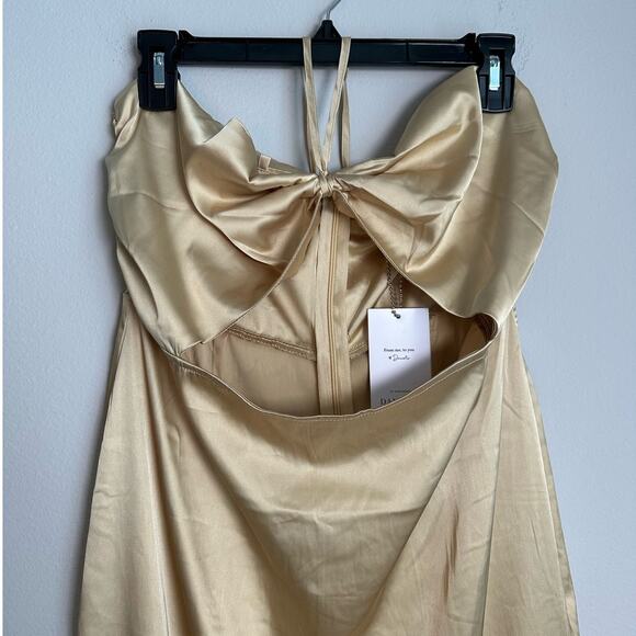 NWT We Wore What Gold Halter Dress Women's Large - Picture 4 of 8